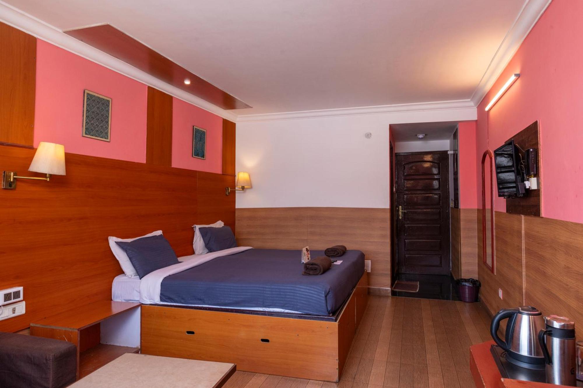 Devi Enterprises - Hotel Khems Ооти Екстериор снимка
